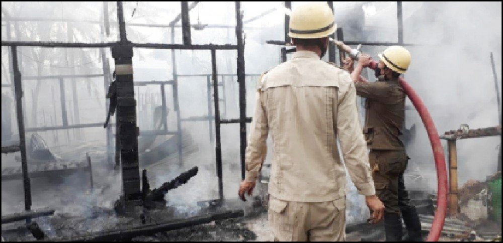 Fire personnel dousing the fire at Seiuruzha Ward-8, Chumoükedima on June 6.